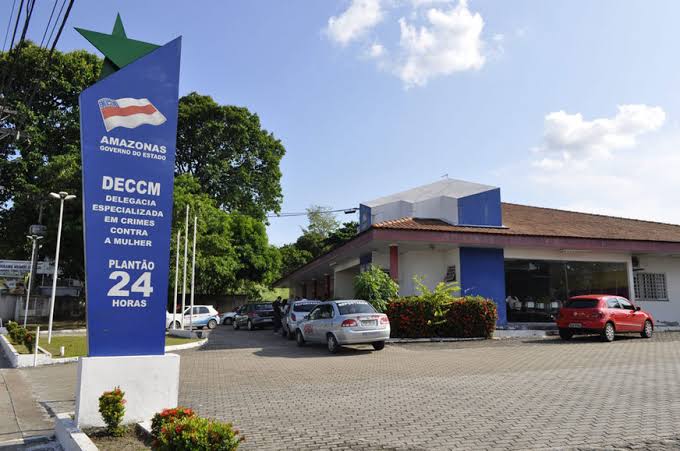 A Delegacia Especializada em Crimes Contra a Mulher (DECCM) está localizada na Avenida Mário Ypiranga Monteiro, bairro Parque Dez (Foto: Divulgação Fonte: D24am. Leia mais em https://d24am.com/amazonas/policia/homem-e-preso-apos-tentar-matar-ex-mulher-com-golpes-de-faca-em-manaus/