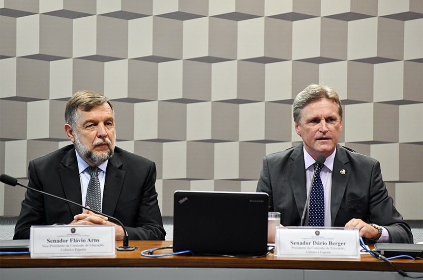 Flávio Arns e Dário Berger foram os requerentes da sessão (Foto: Jefferson Rudy/Agência Senado)