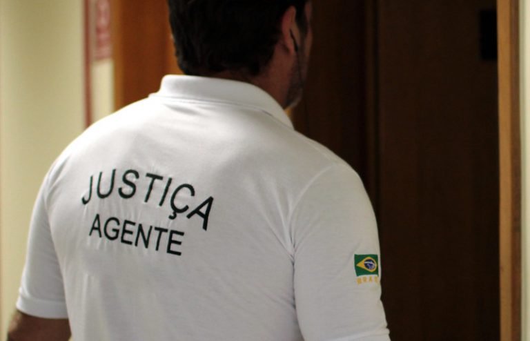 Oficial de Justiça é o responsável por comunicar uma ordem judicial. (Foto: Gil Ferreira / Agência CNJ)