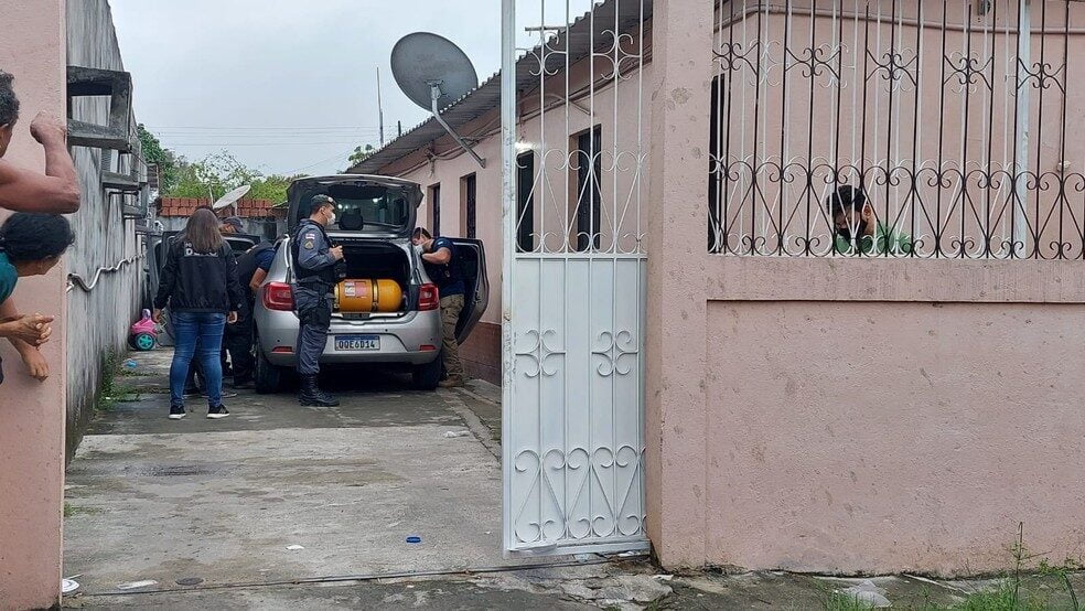 Criminosos invadem casa e matam motorista em Manaus — Foto: Eliana Nascimento/G1